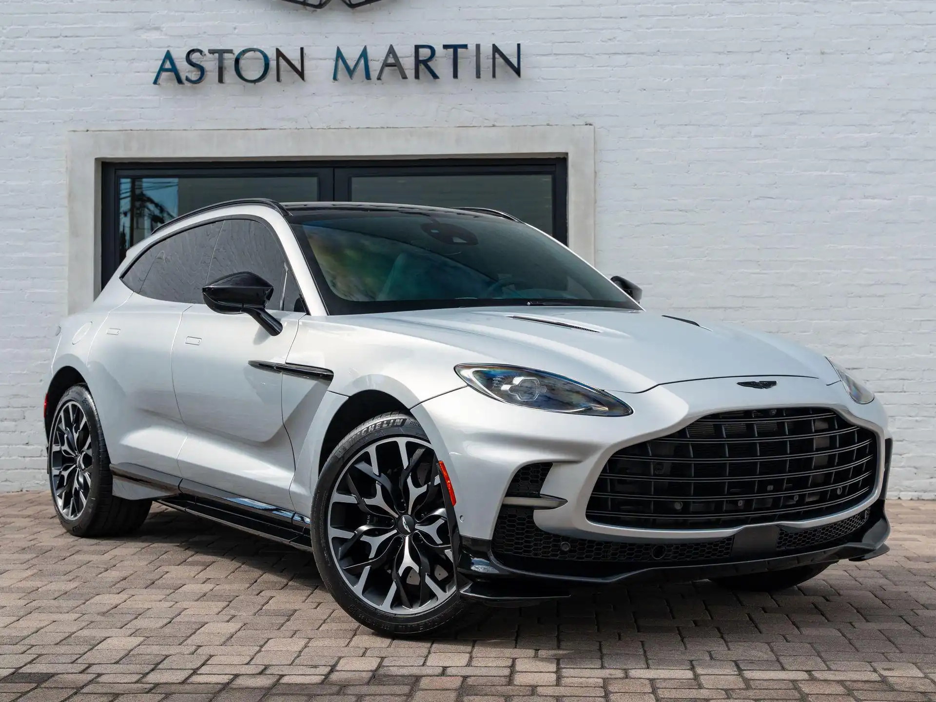 2023 Aston Martin DBX 4.0 V8 707 AWD's photo