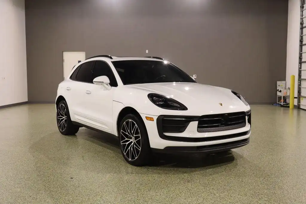 2024 Porsche Macan Base's photo