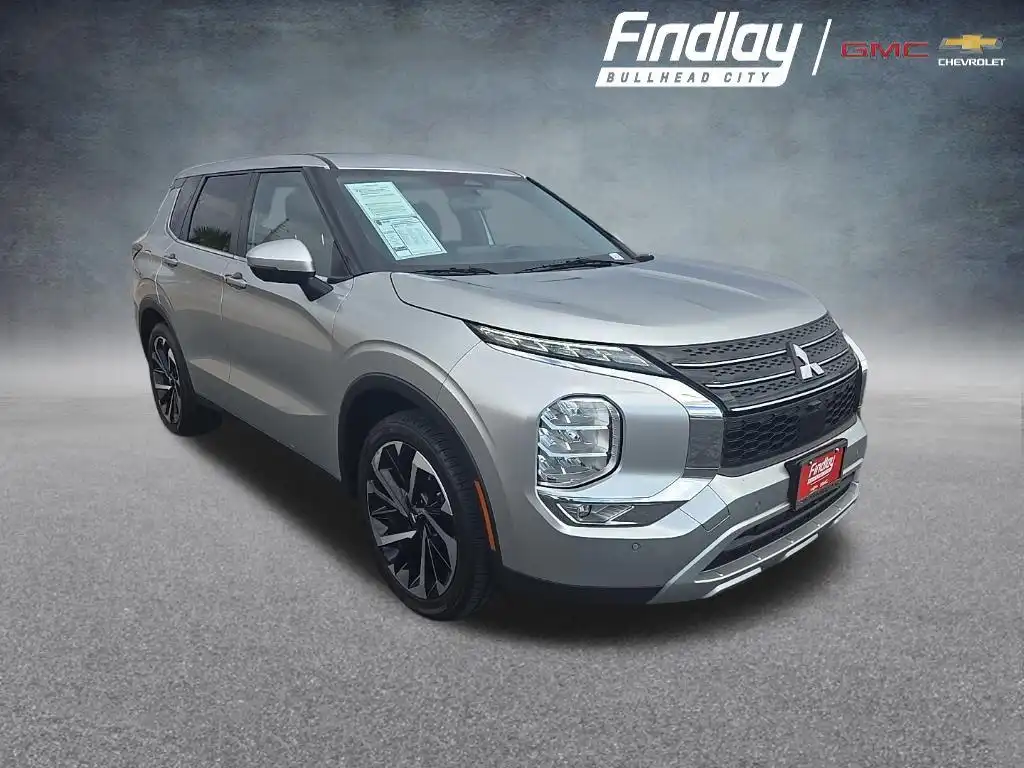 2024 Mitsubishi Outlander SE 2WD's photo