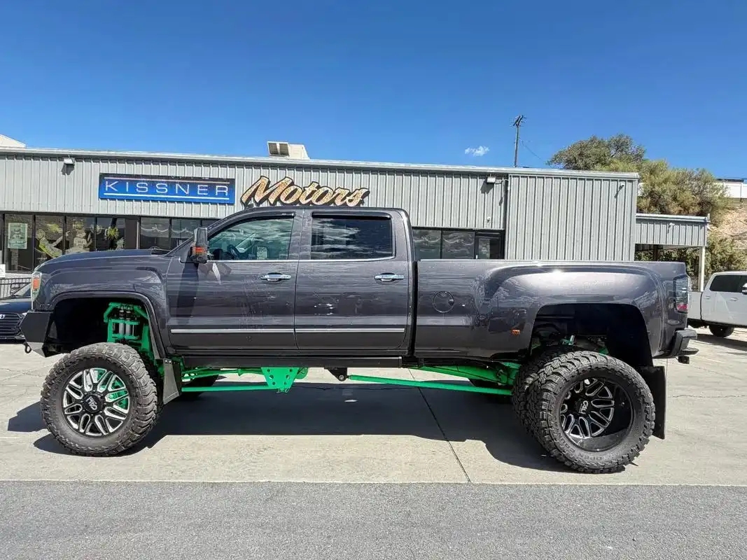 2015 GMC Sierra 4WD Crew Cab Standard Box SRW's photo