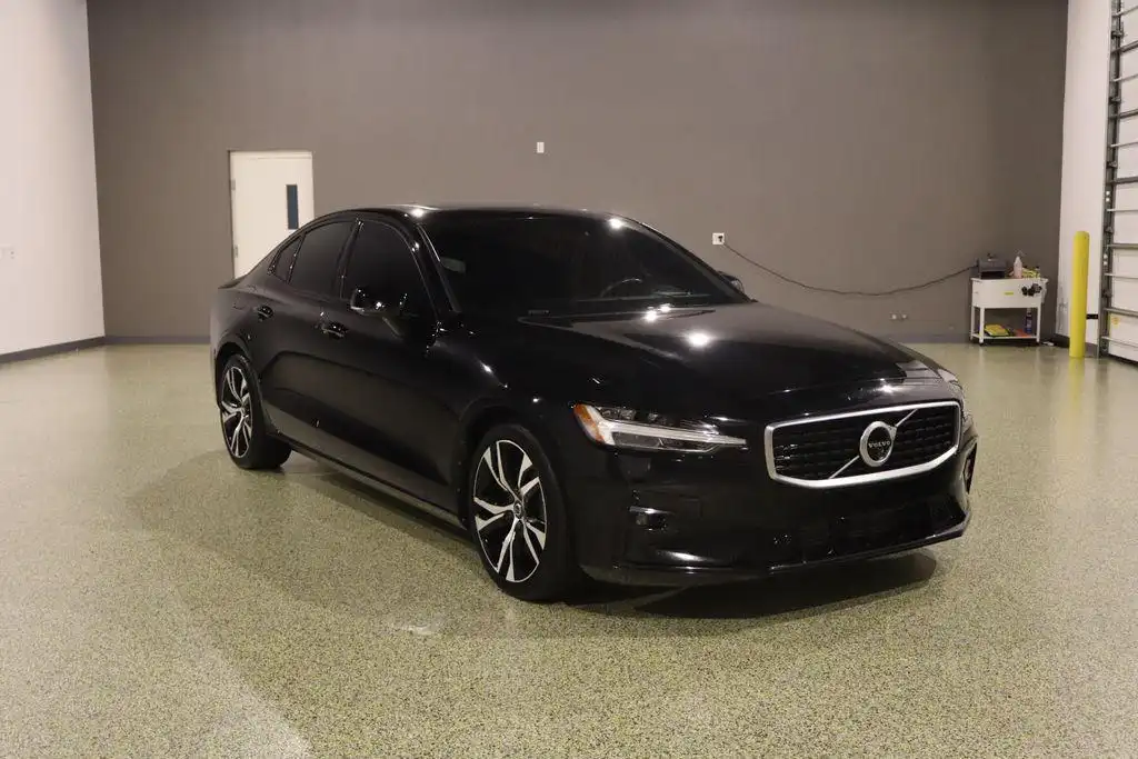 2020 Volvo S60 T5 Momentum's photo