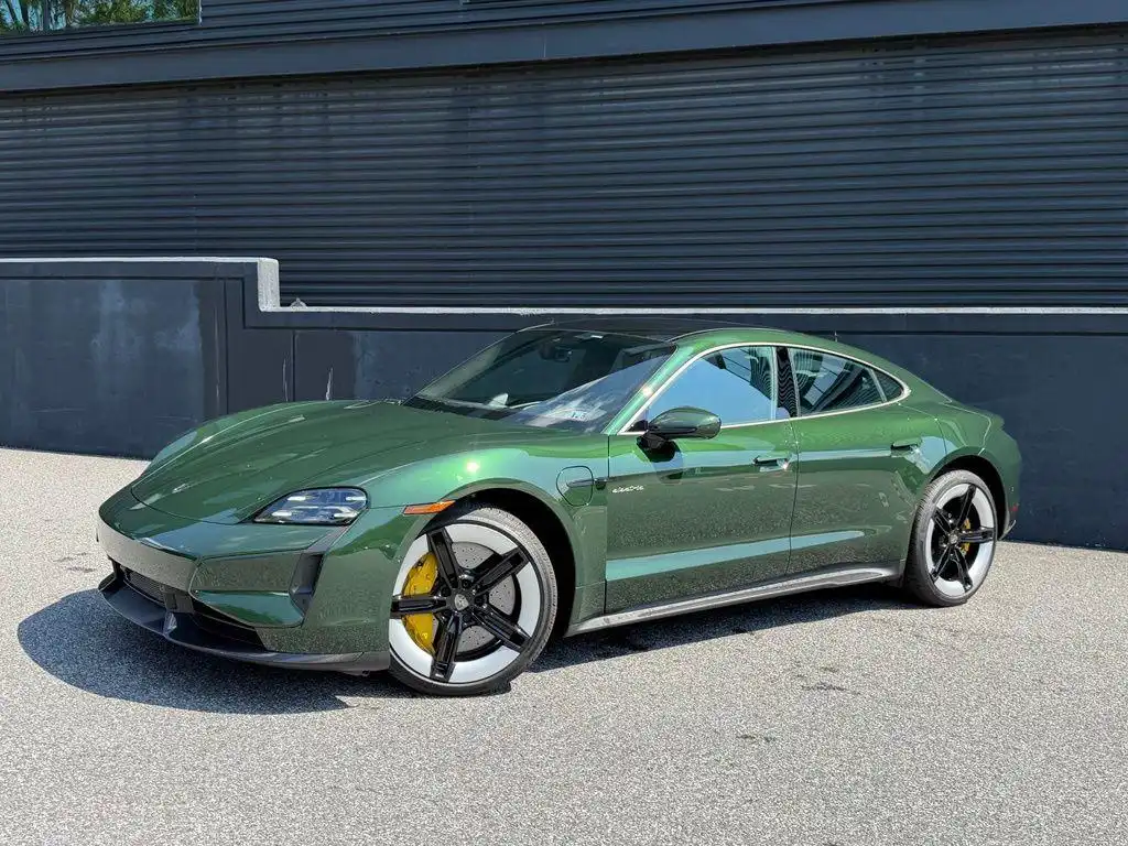 2025 Porsche Taycan Turbo S's photo
