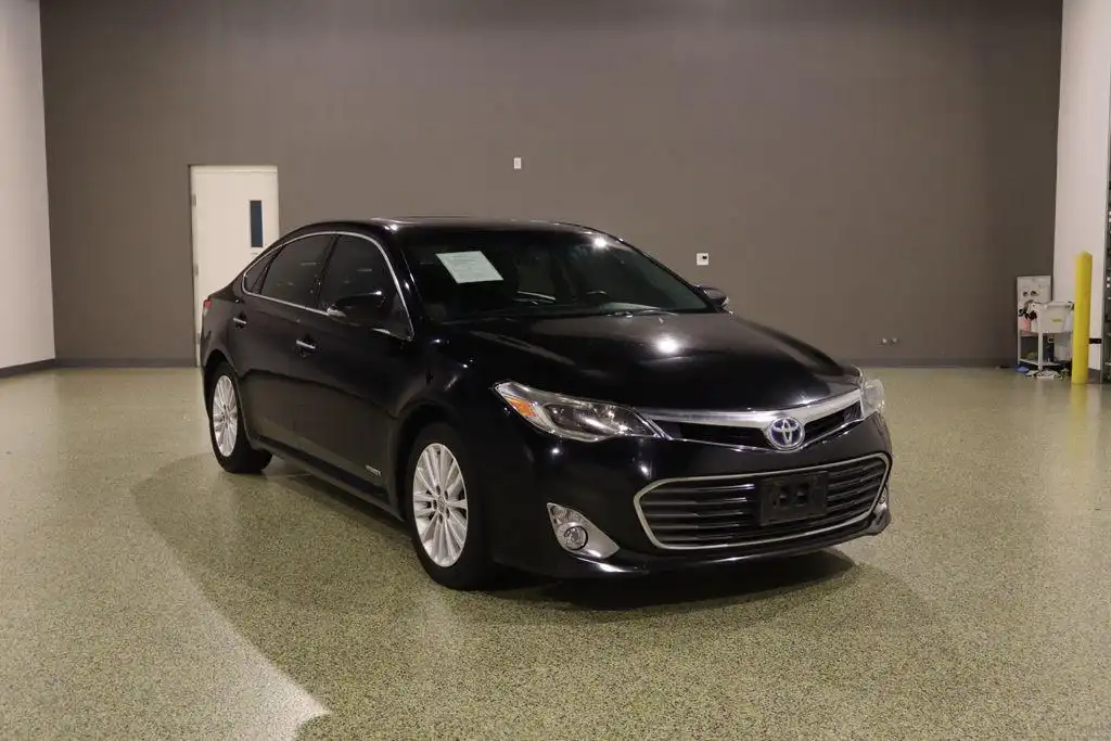 2013 Toyota Avalon Limited Hybrid's photo