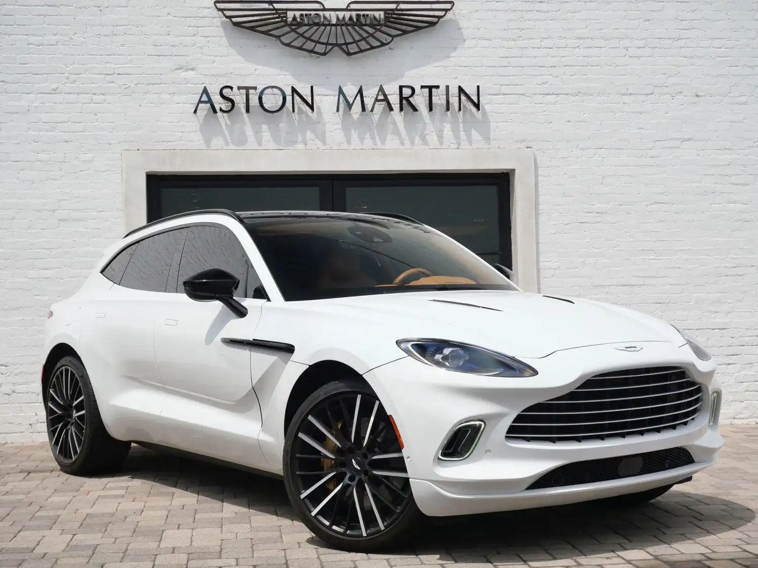 2023 Aston Martin DBX 4.0 V8 AWD's photo