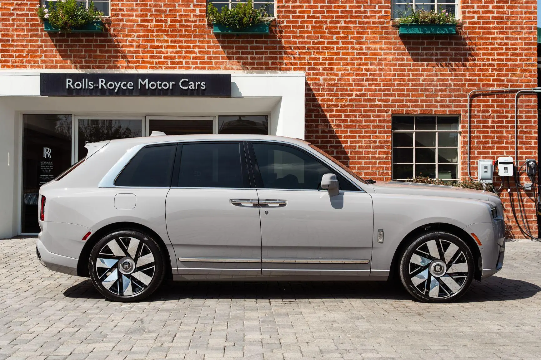 2025 Rolls-Royce Cullinan Base photo 3
