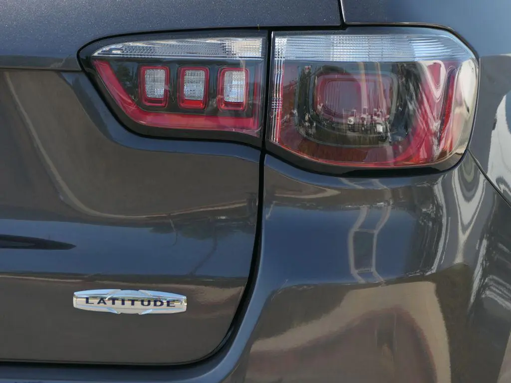 2019 Jeep Compass Latitude photo 3