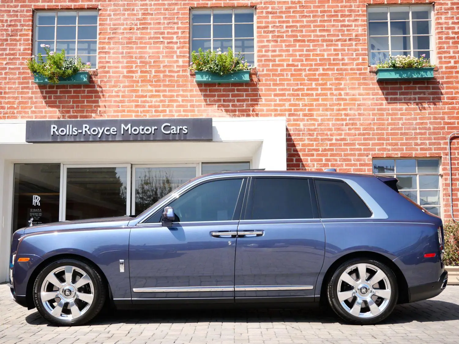 2023 Rolls-Royce Cullinan Base photo 3