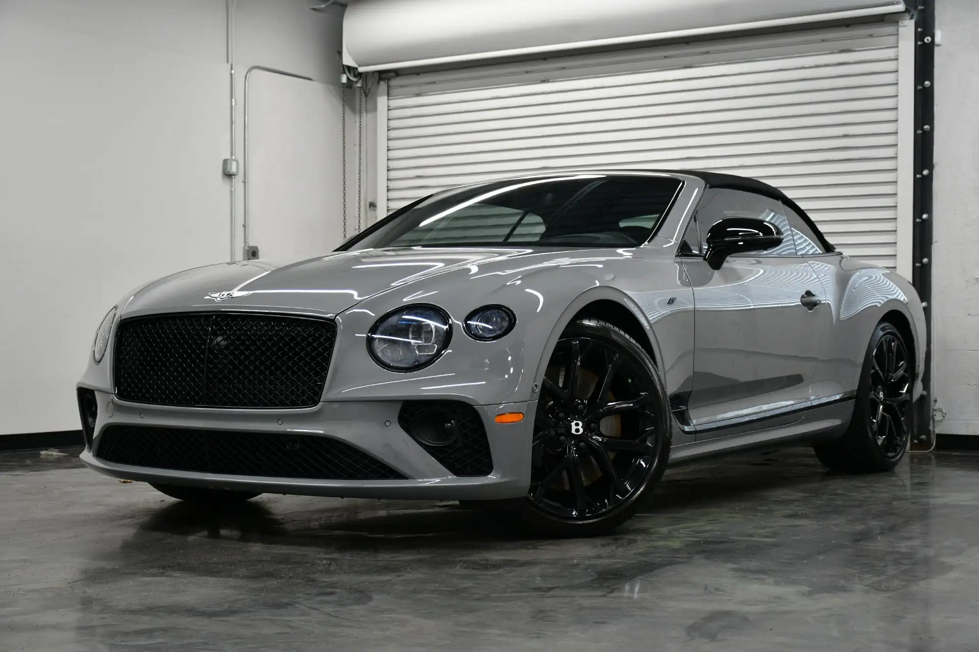 2023 Bentley Continental V8 Mulliner's photo