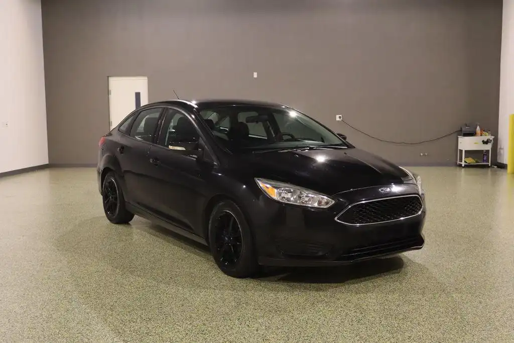 2015 Ford Focus SE Sedan's photo
