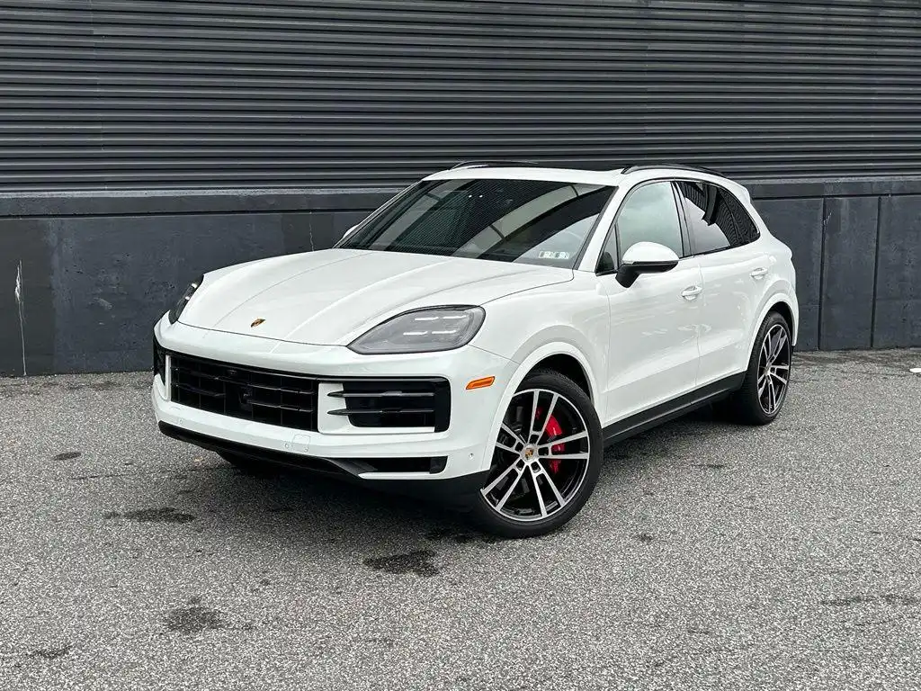 2025 Porsche Cayenne S's photo