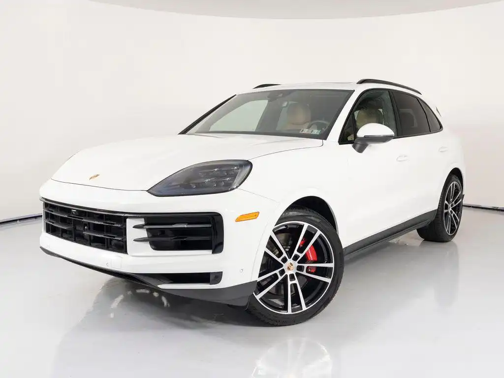 2025 Porsche Cayenne S's photo