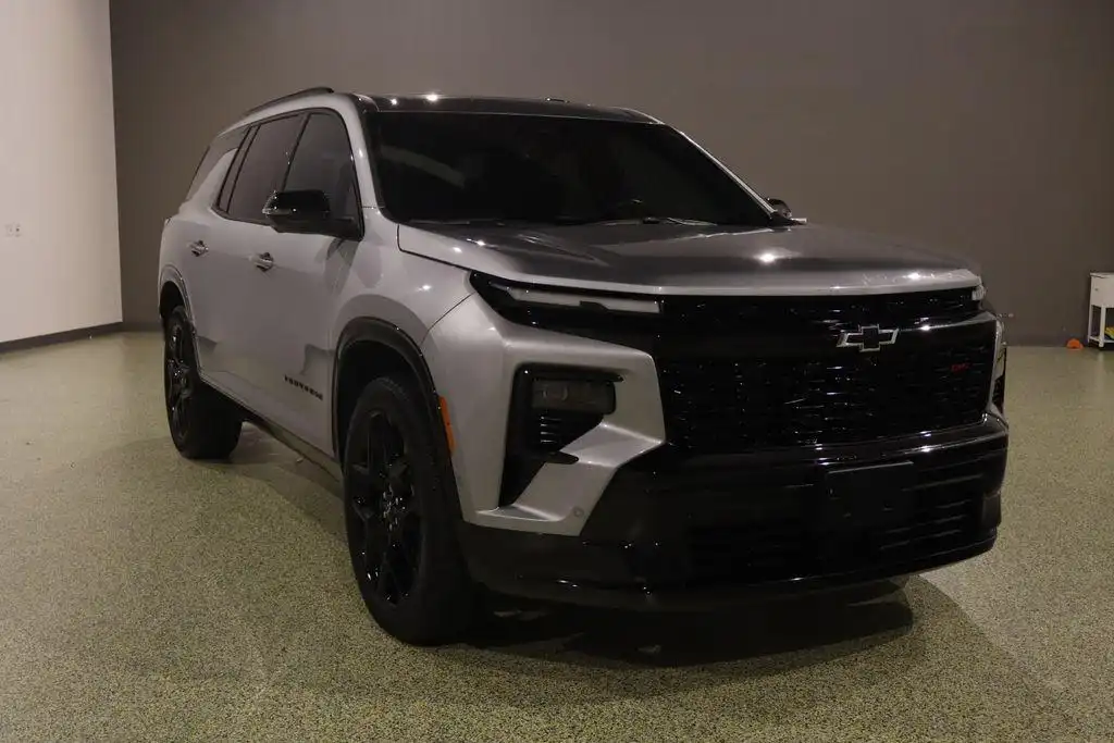 2025 Chevrolet Traverse RS FWD's photo