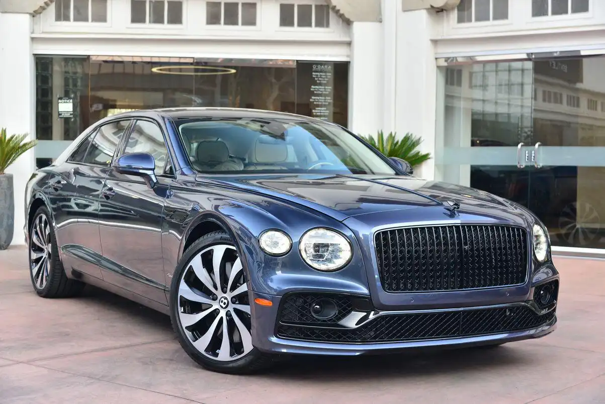 2023 Bentley Flying Spur V8 Azure's photo