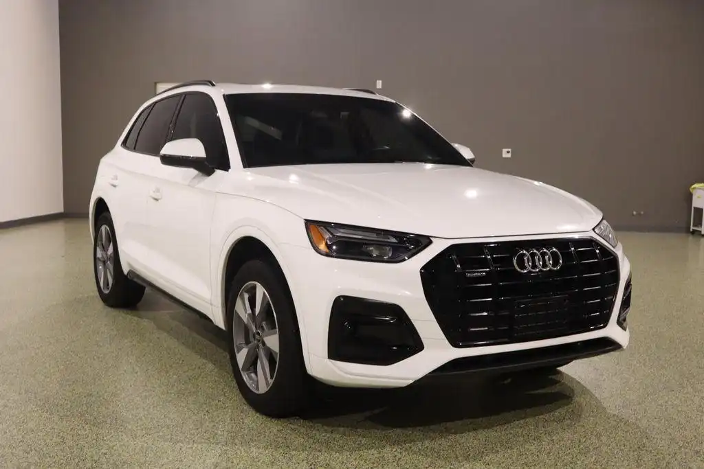 2024 Audi Q5 40 Premium Plus's photo