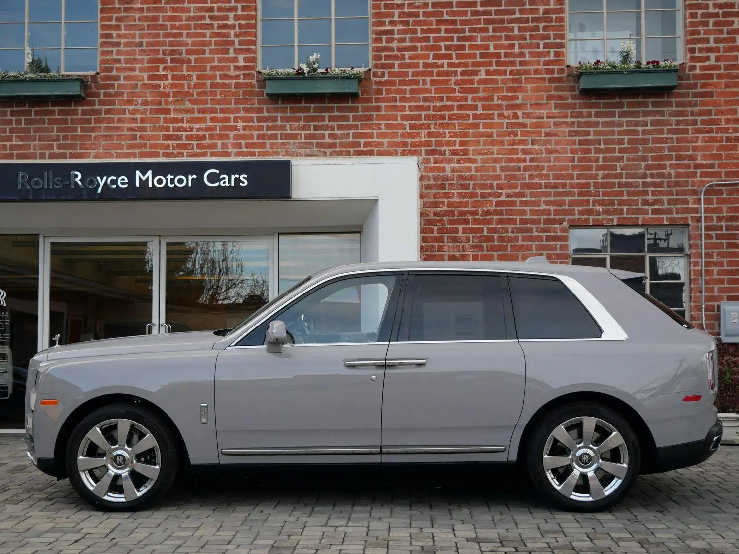 2024 Rolls-Royce Cullinan Base photo 3