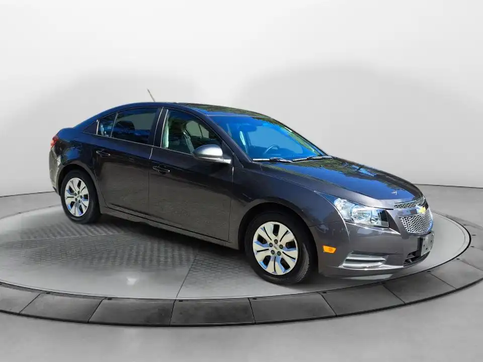 2014 Chevrolet Cruze LS Auto's photo