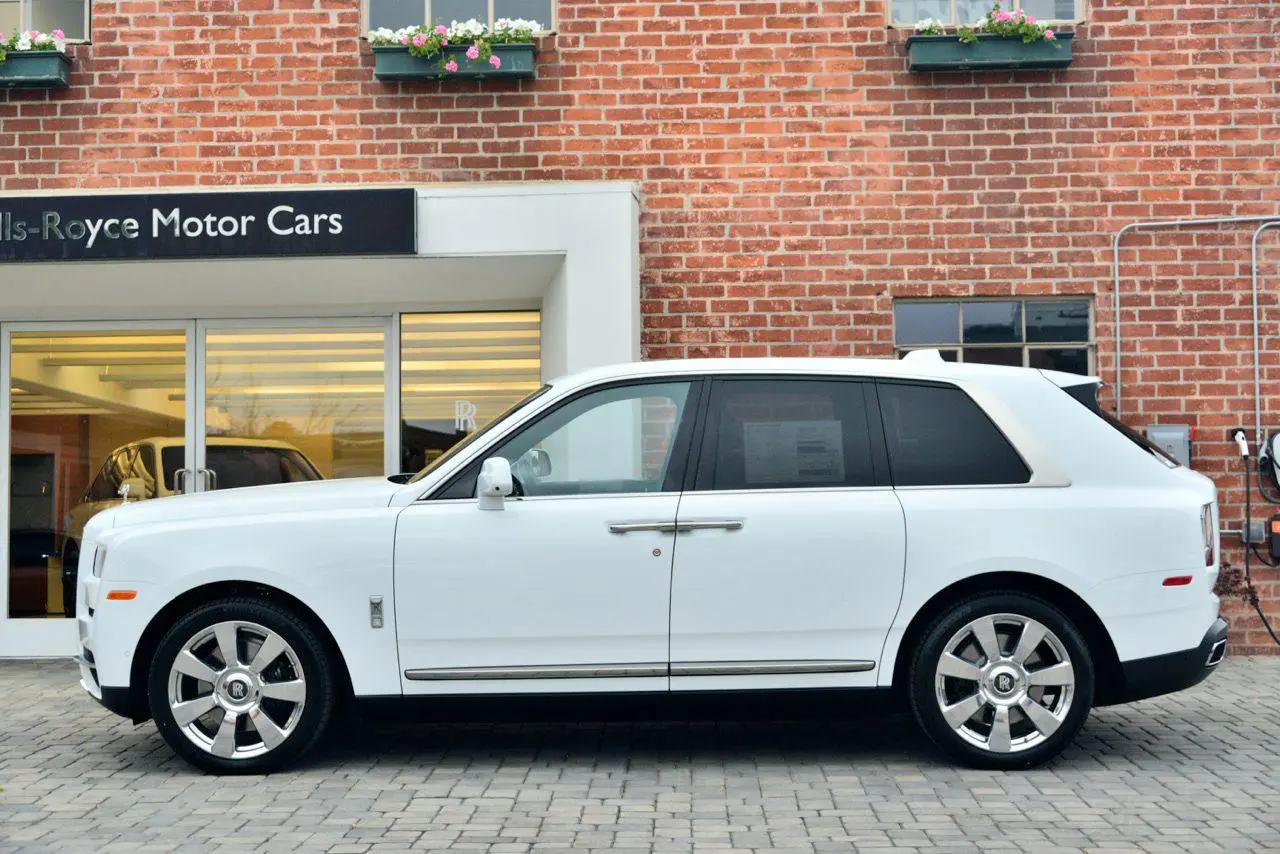 2023 Rolls-Royce Cullinan Base photo 3