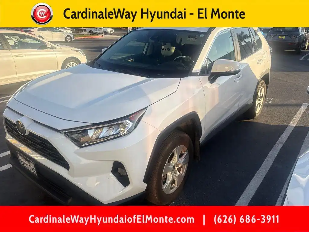 2021 Toyota RAV4 XLE FWD's photo