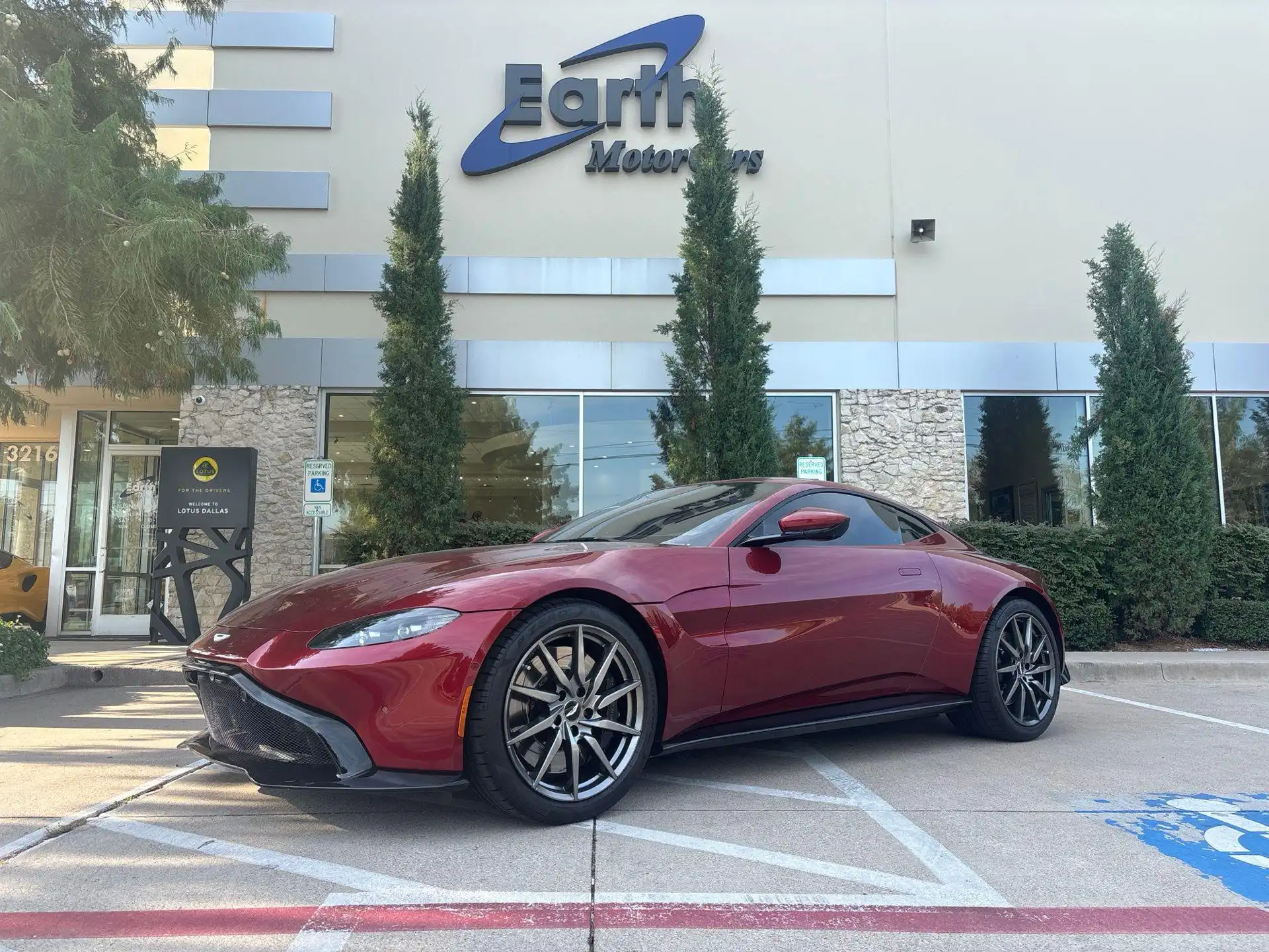 2020 Aston Martin Vantage 4.0 V8's photo
