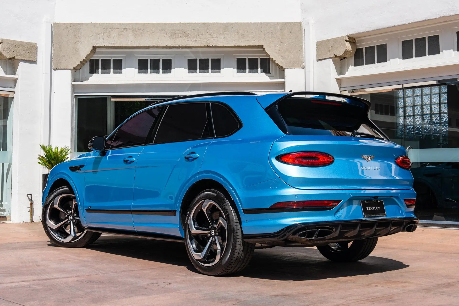 2023 Bentley Bentayga V8 S photo 3