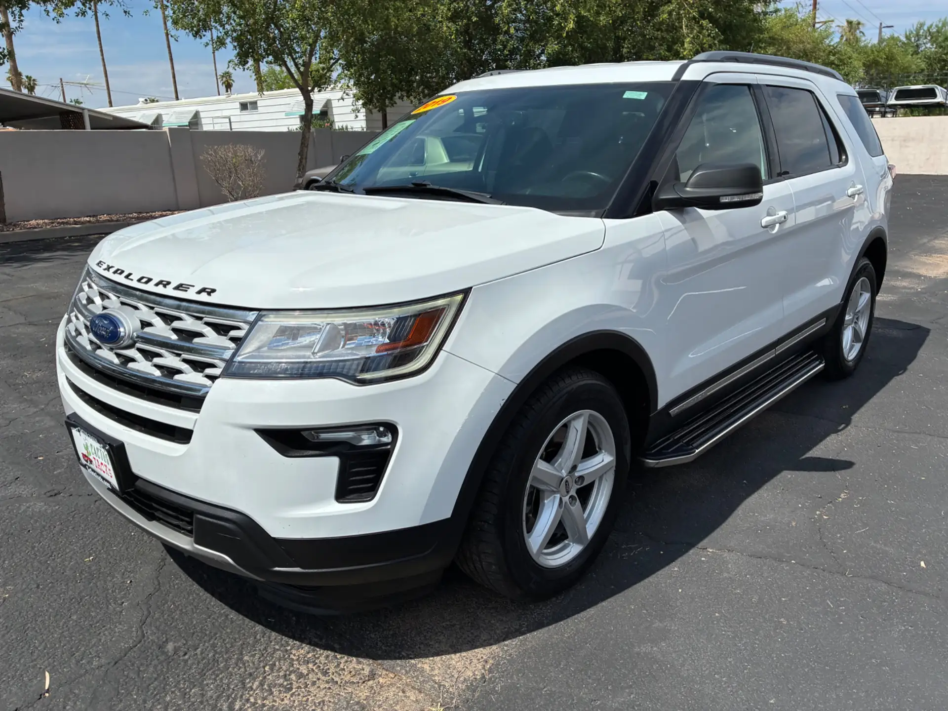 2019 Ford Explorer XLT FWD photo 1