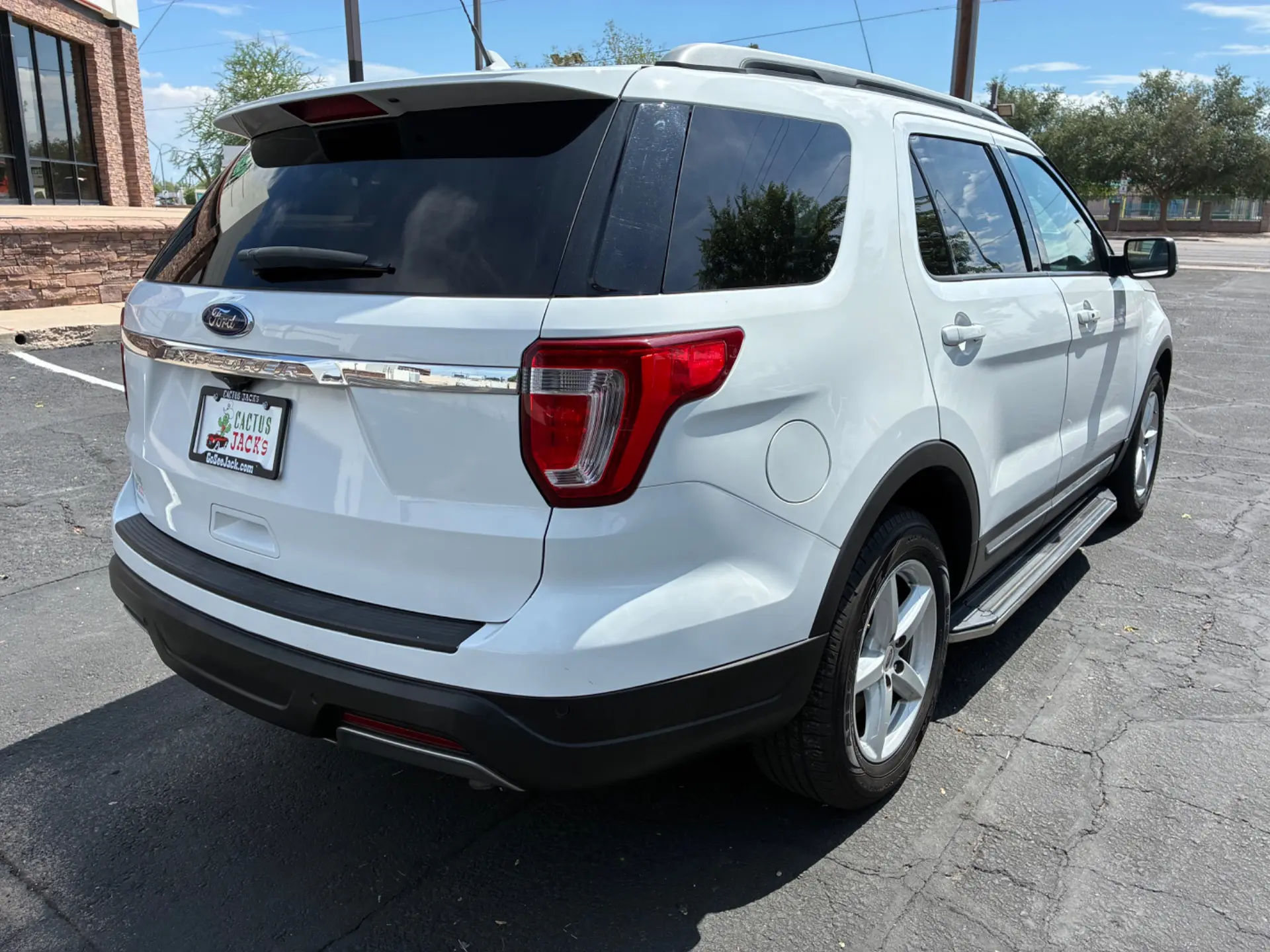 2019 Ford Explorer XLT FWD photo 5