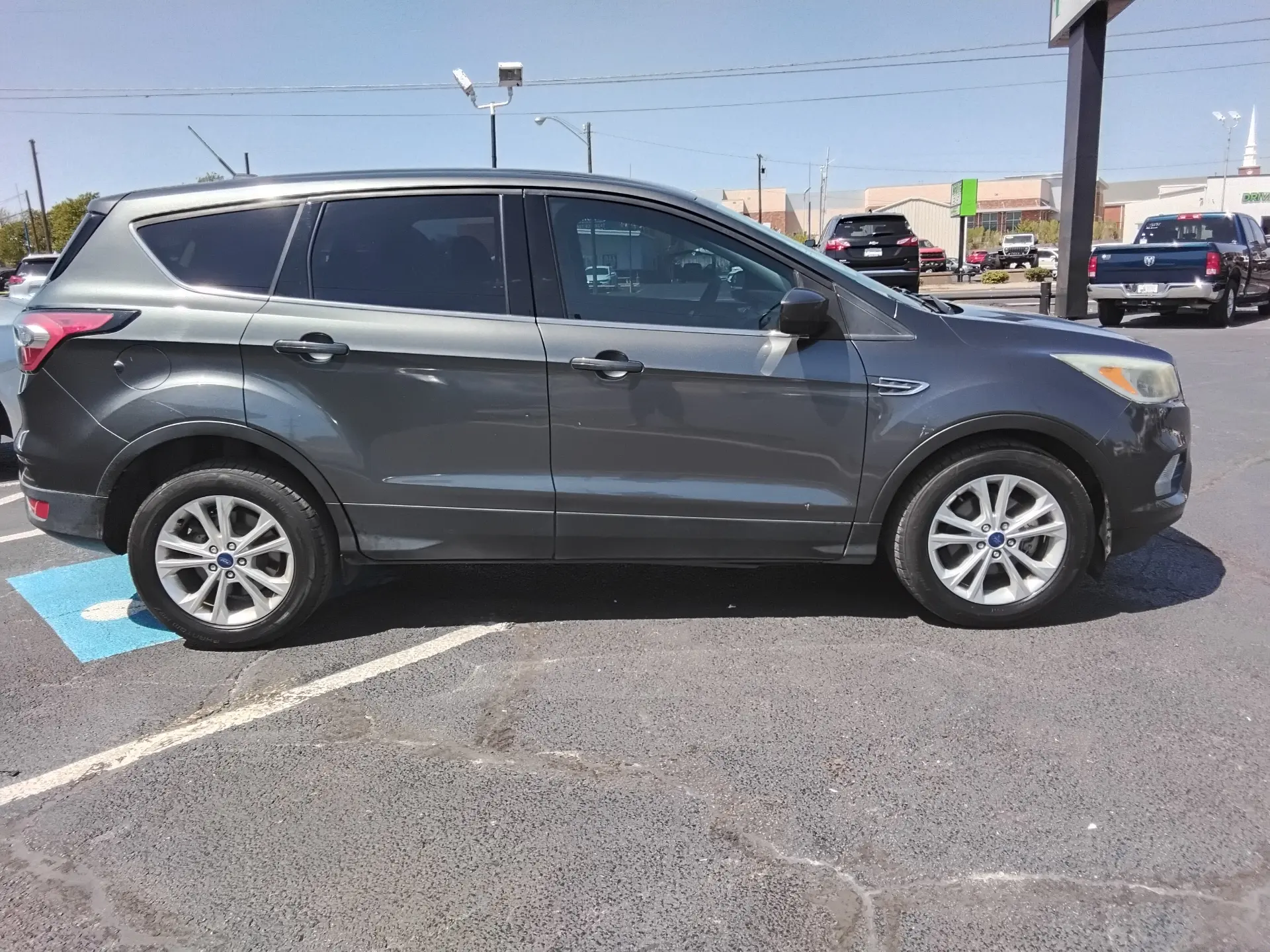 2017 Ford Escape SE photo 4