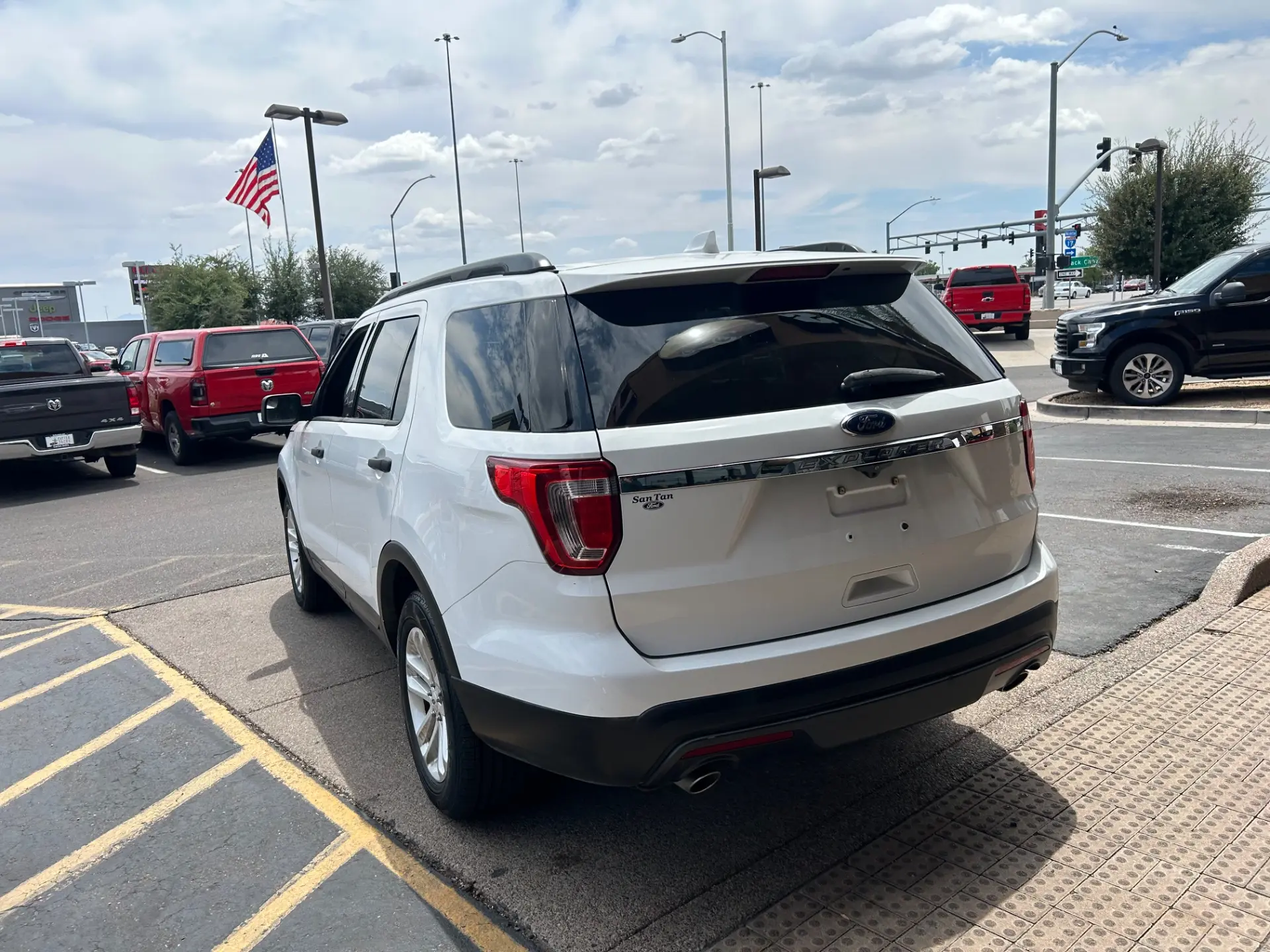 2017 Ford Explorer Base FWD photo 4