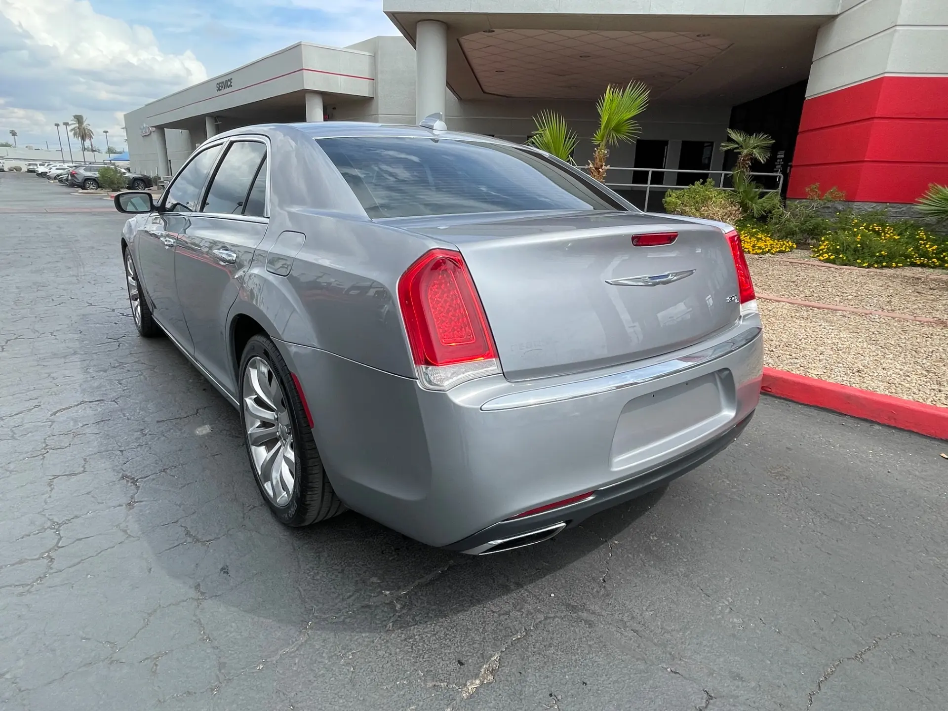 2017 Chrysler 300 C photo 4