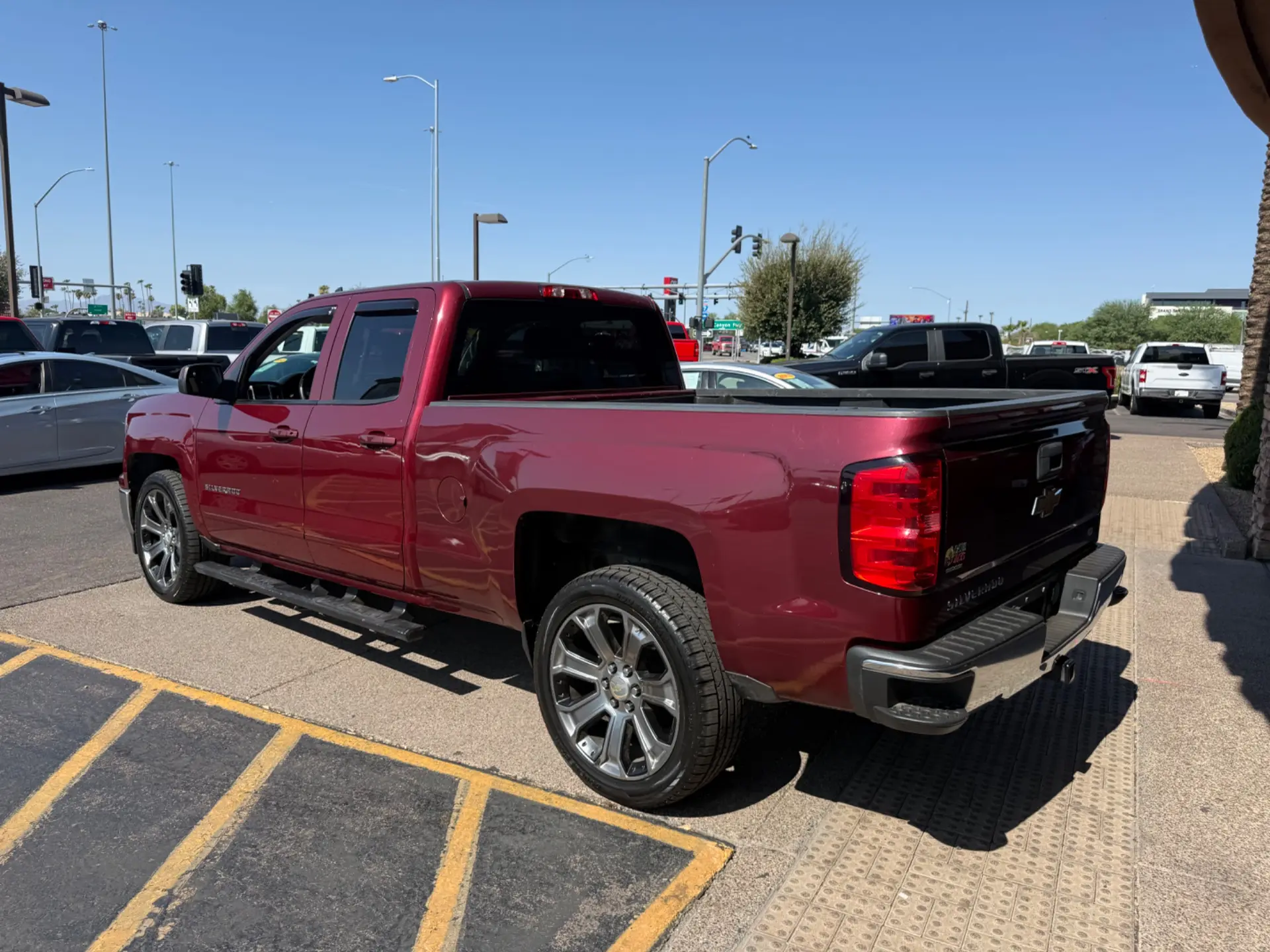 2015 Chevrolet Silverado 1500 LT Double Cab Std Box photo 4