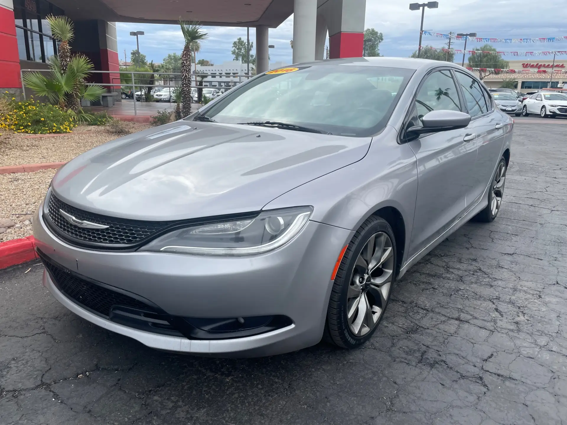 2016 Chrysler 200 S photo 1