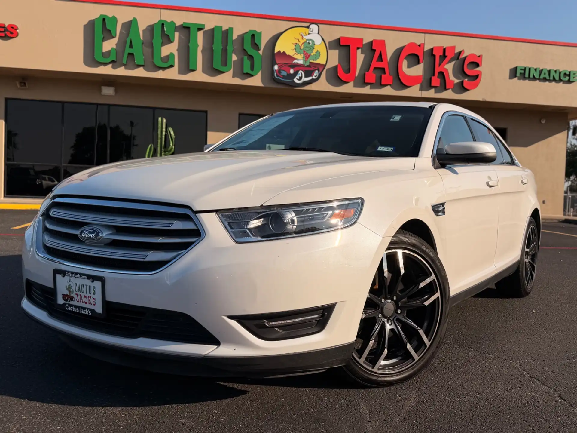 2019 Ford Taurus SEL FWD's photo