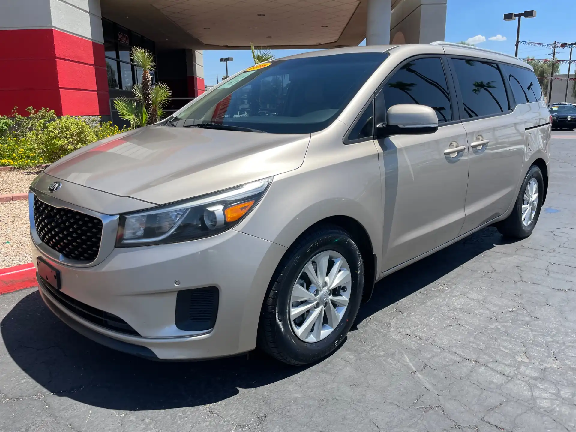 2016 Kia Sedona LX's photo