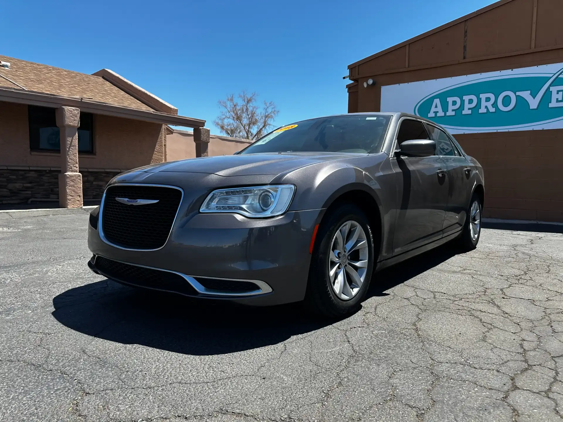 2018 Chrysler 300 Touring's photo