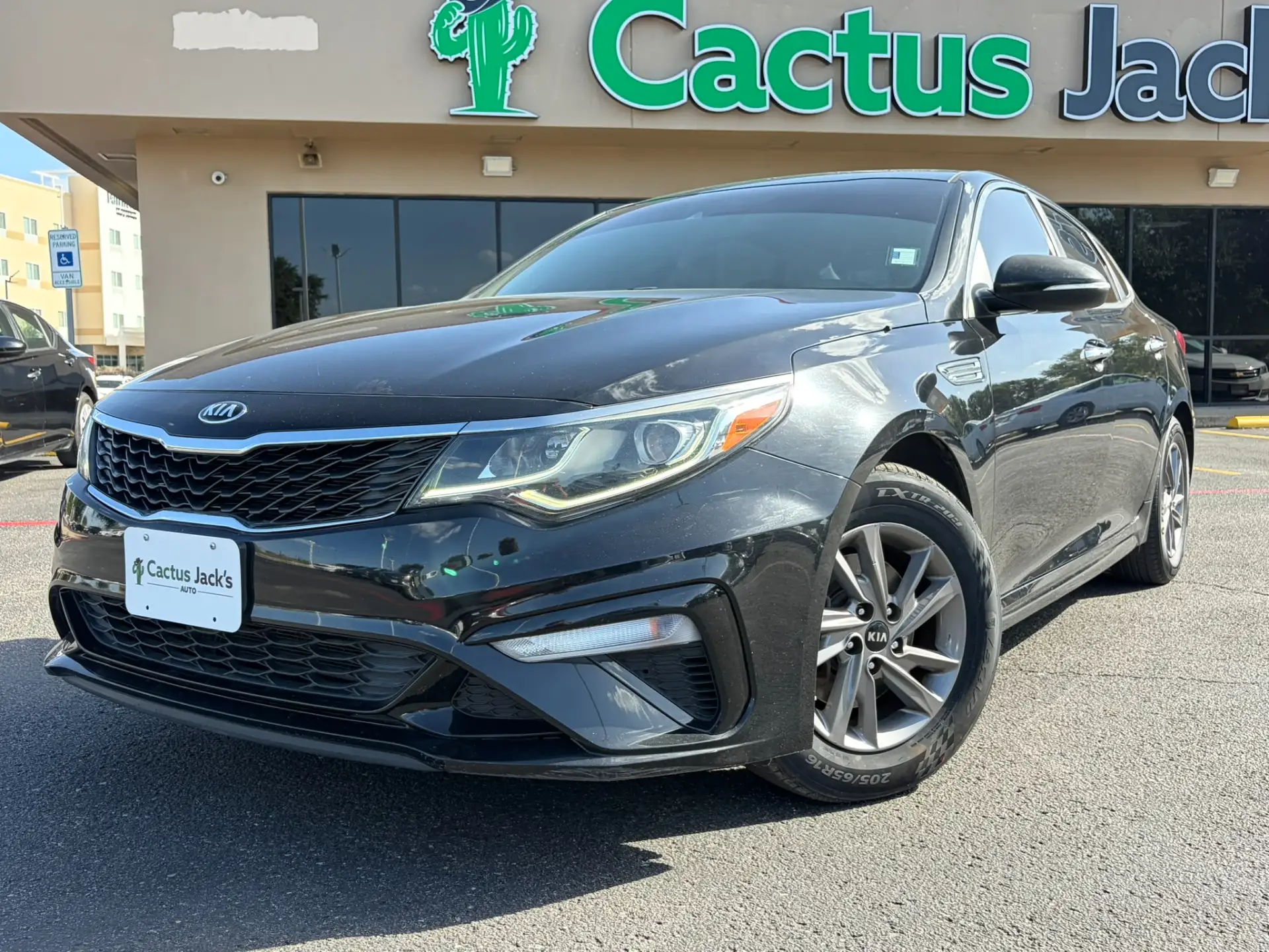 2020 Kia Optima LX Auto's photo