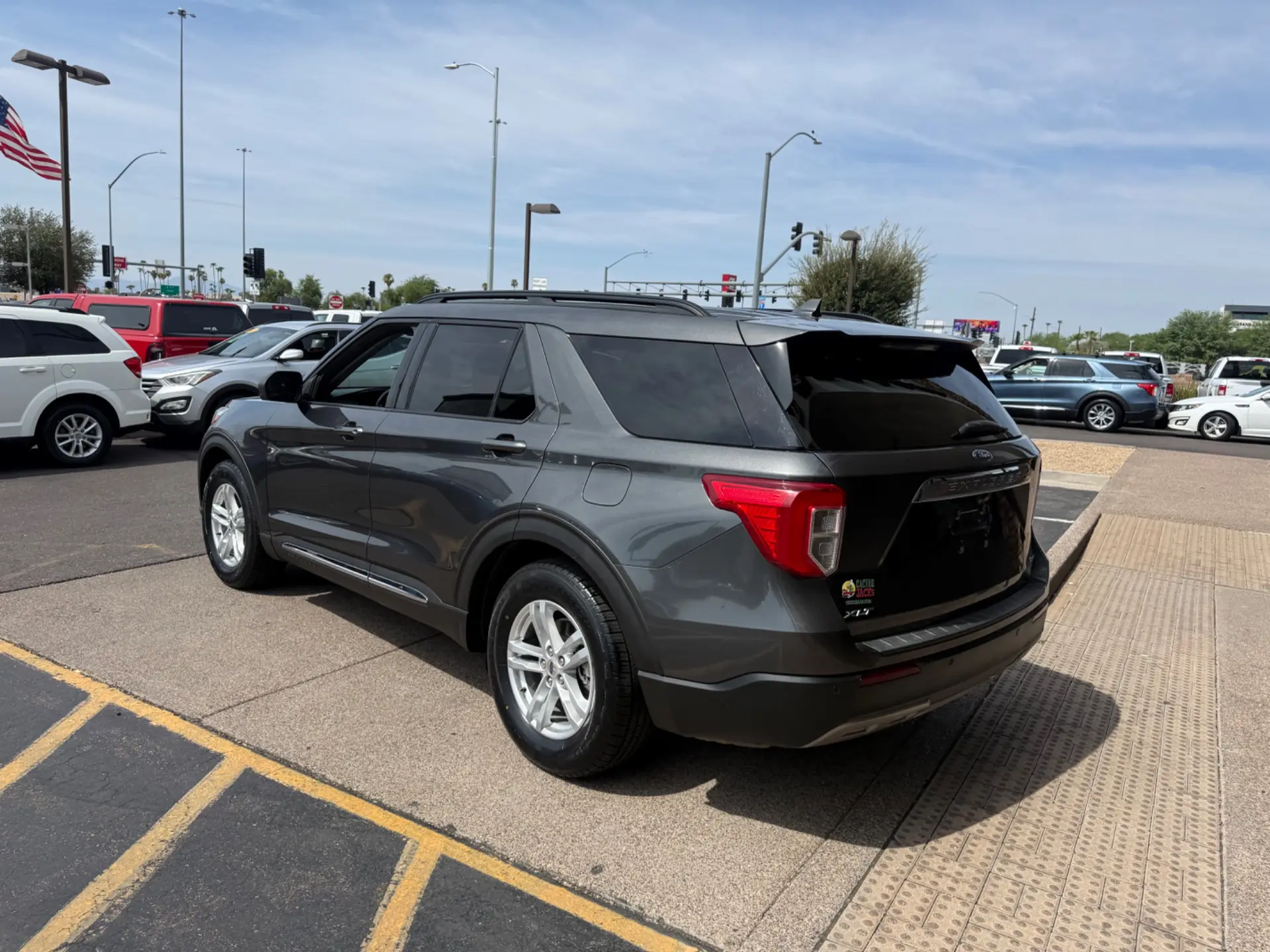 2020 Ford Explorer XLT RWD photo 4