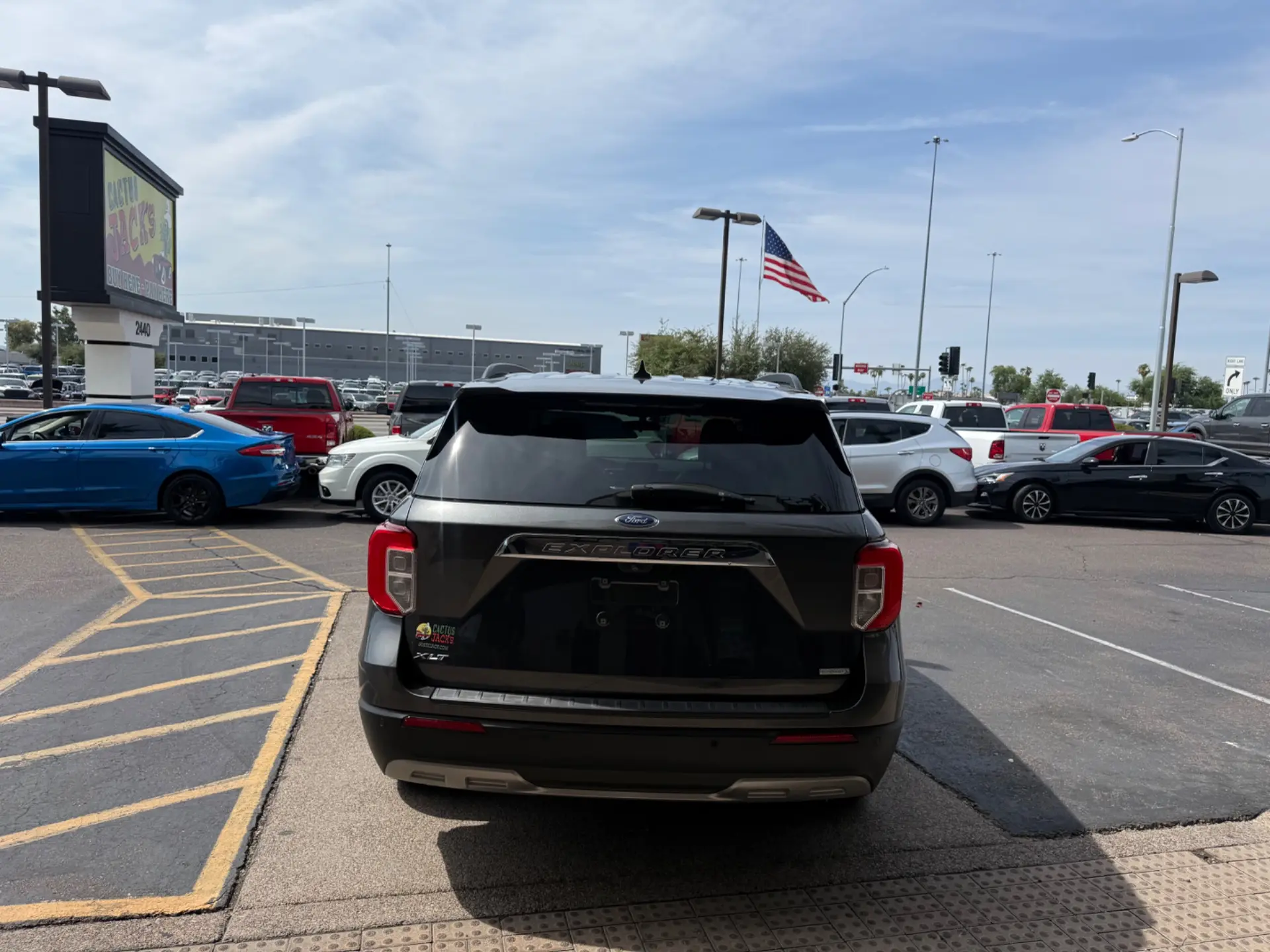 2020 Ford Explorer XLT RWD photo 5