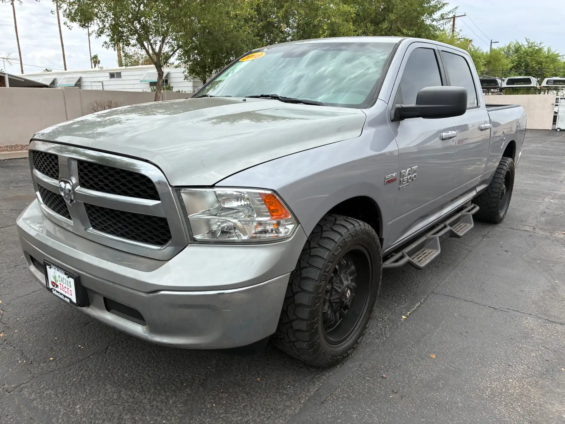 2019 RAM 1500 Classic SLT 4x4 Crew Cab 6'4's photo