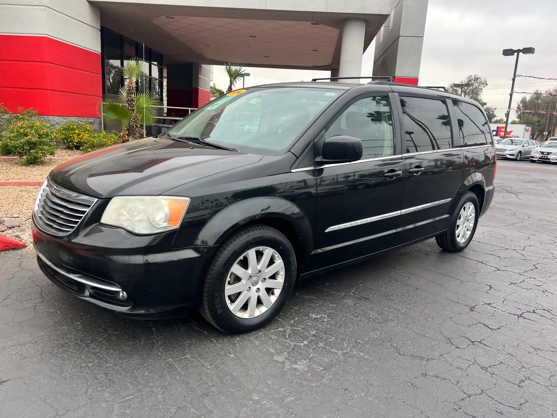 2014 Chrysler Town & Country Touring's photo