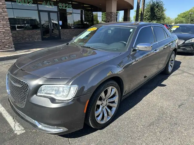 2018 Chrysler 300 Limited's photo