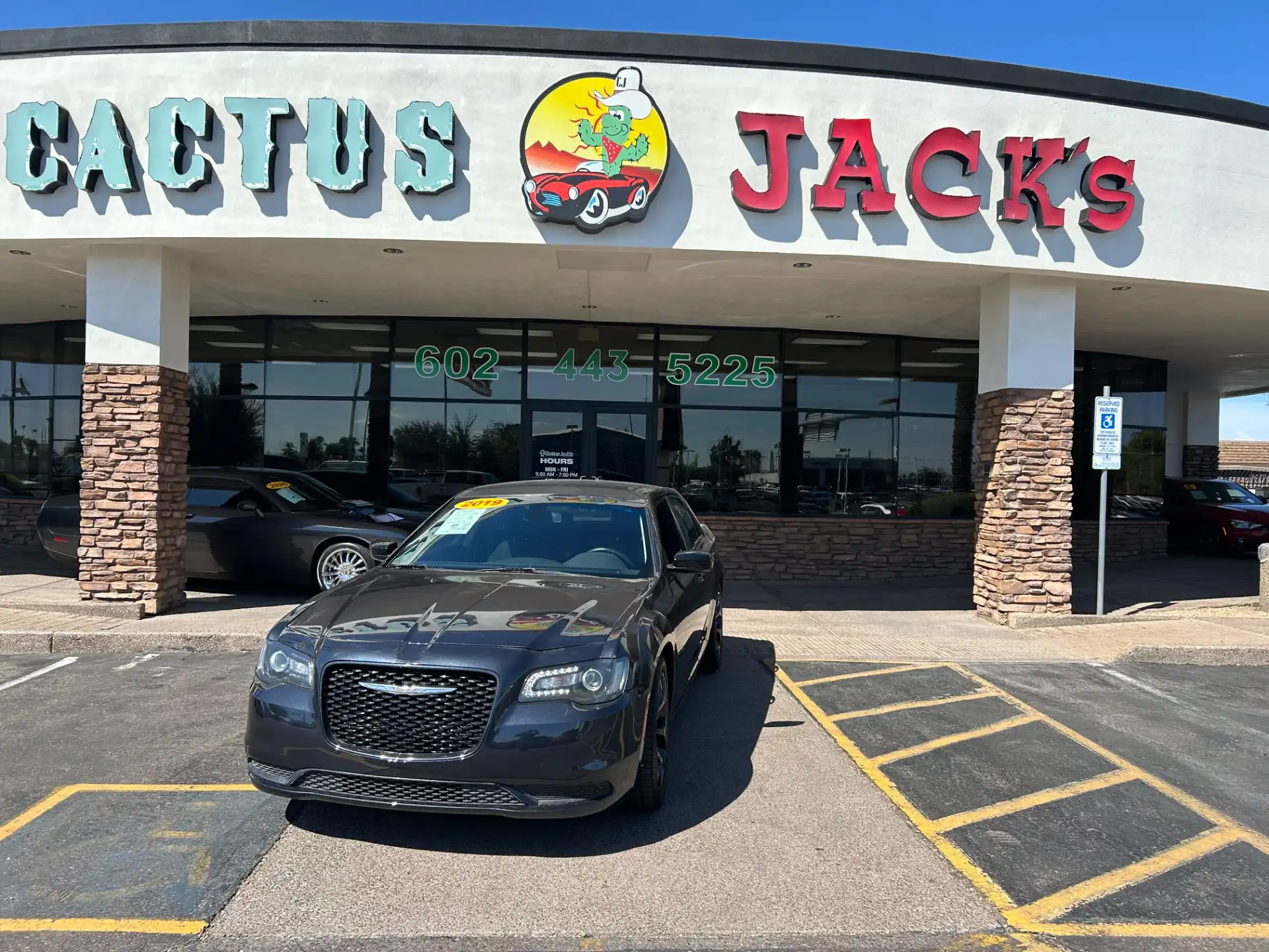 2019 Chrysler 300 Touring's photo