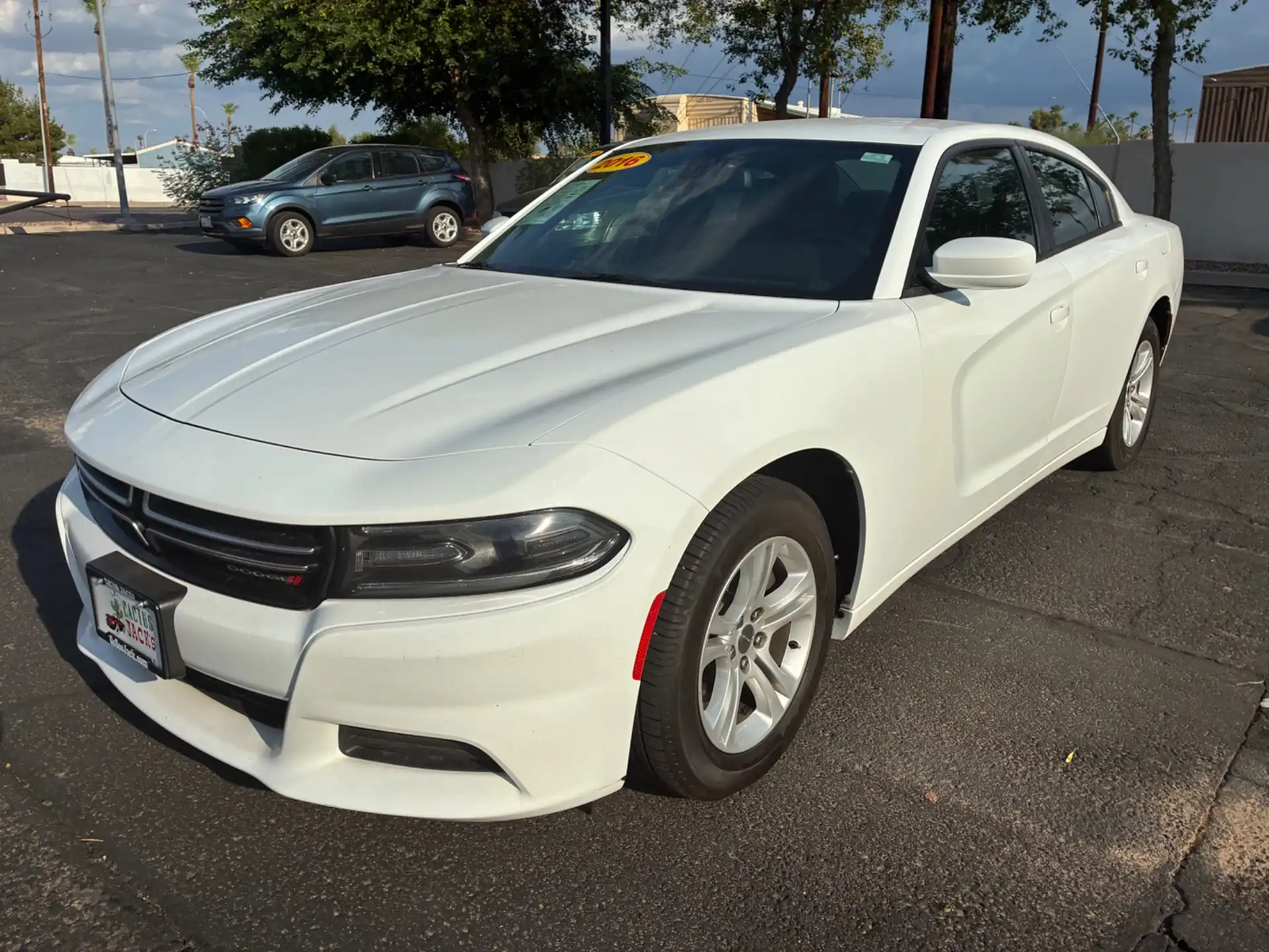 2016 Dodge Charger SE's photo