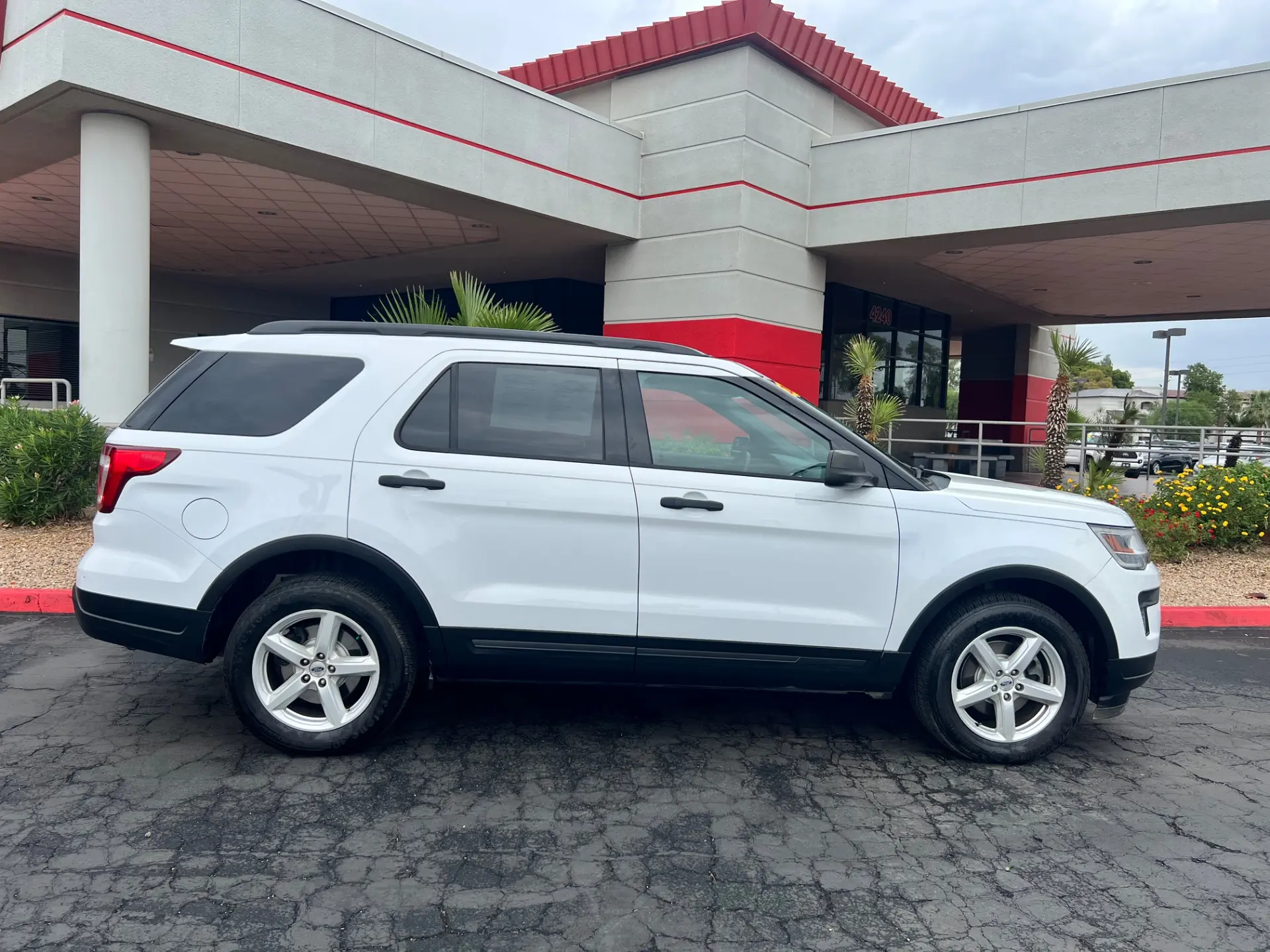 2018 Ford Explorer Base 4WD photo 3