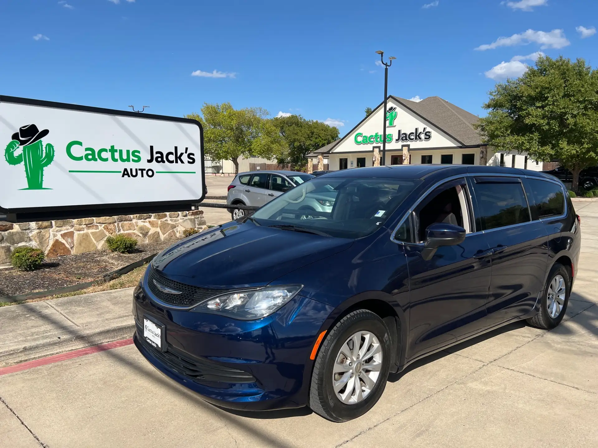 2018 Chrysler Pacifica LX's photo