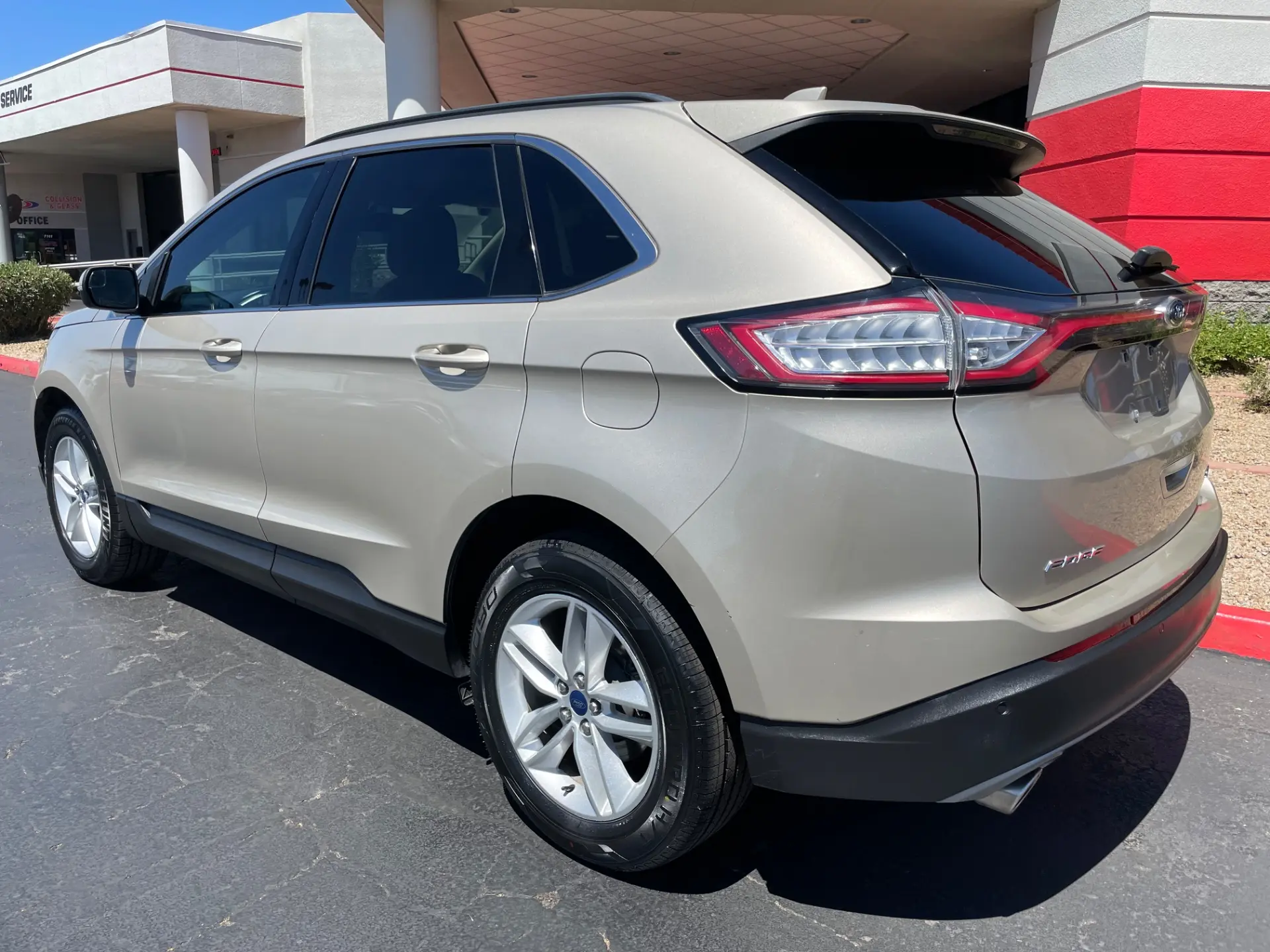 2017 Ford Edge SEL photo 4