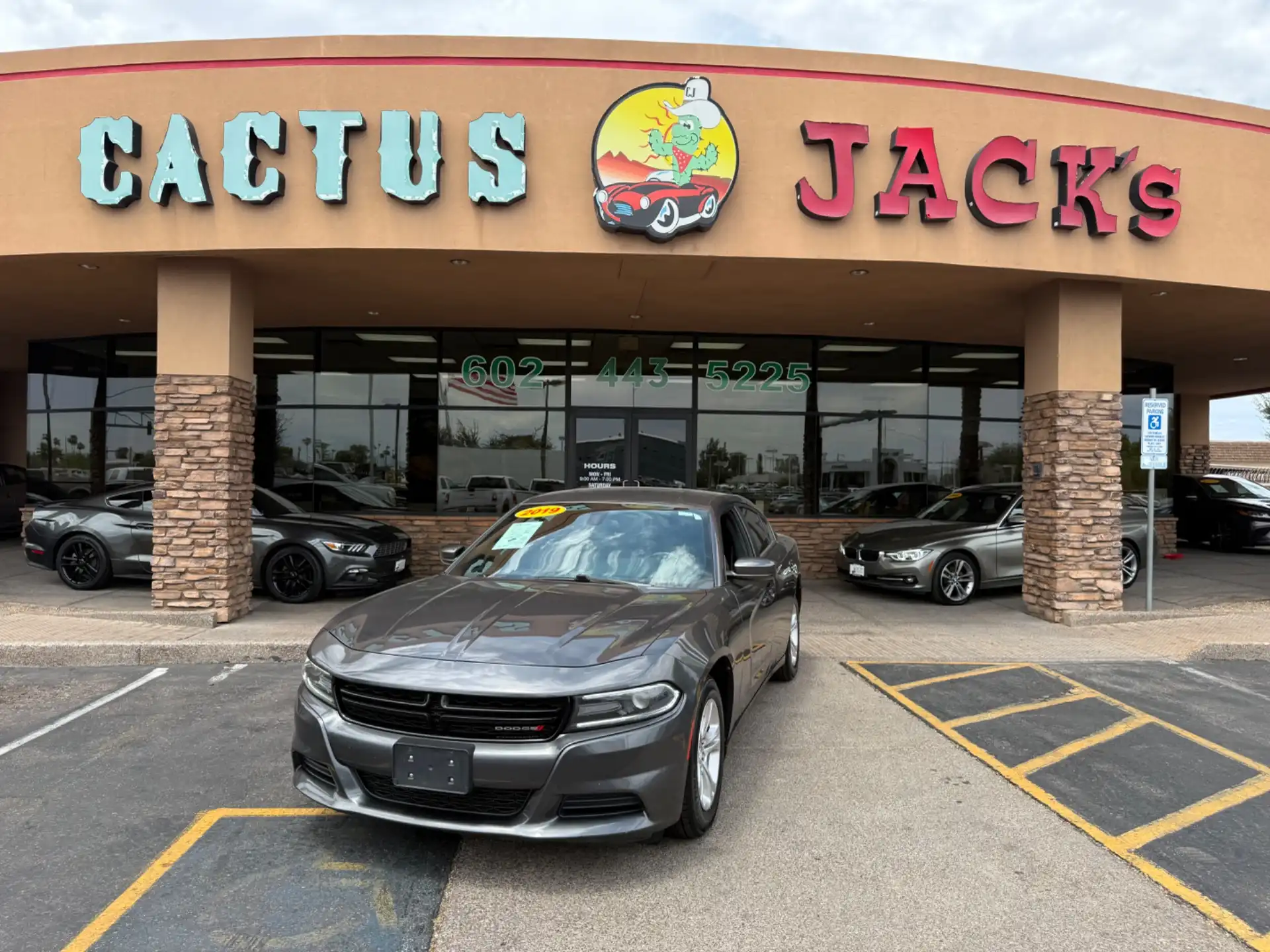 2019 Dodge Charger SXT's photo