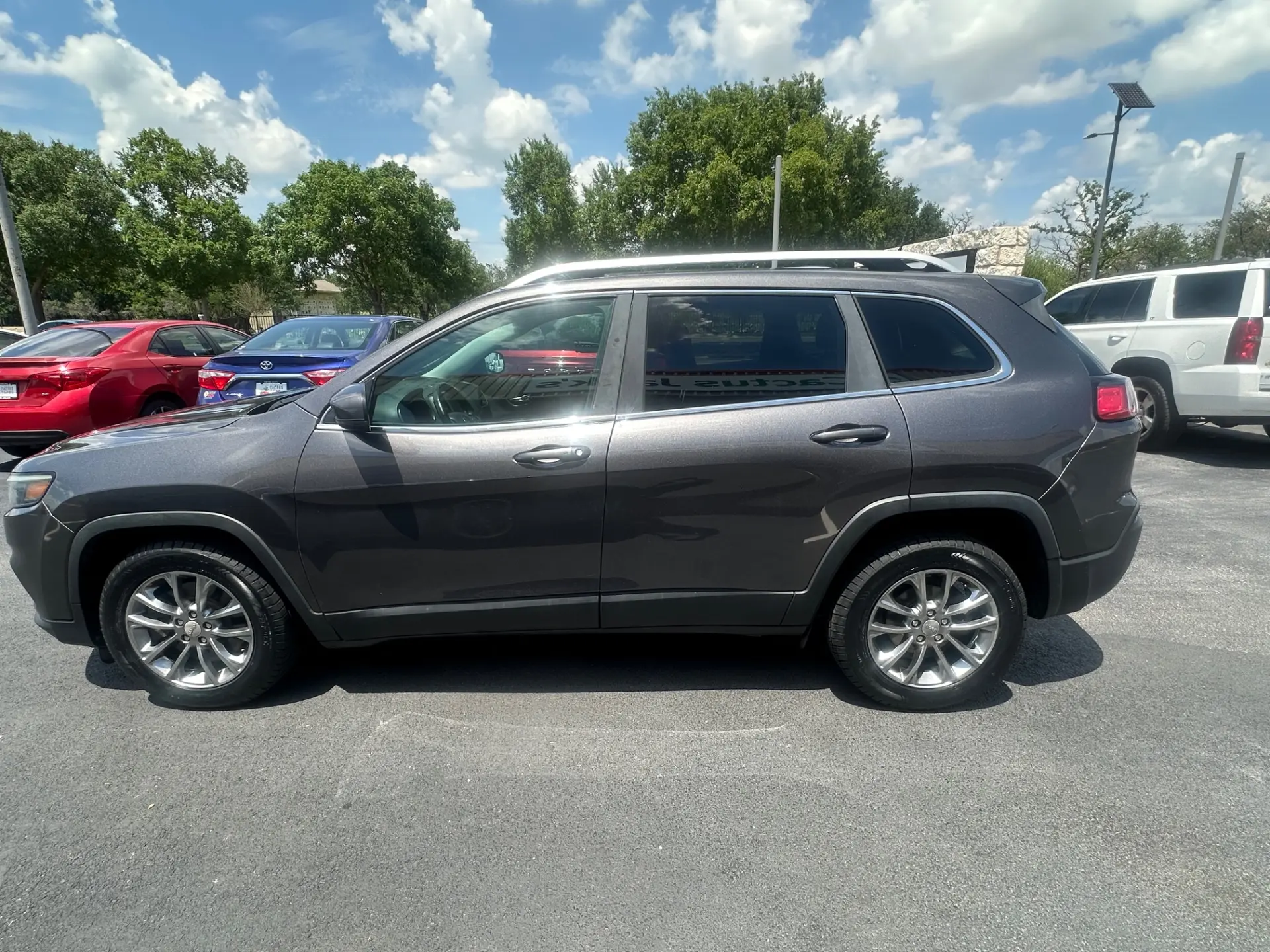 2019 Jeep Cherokee Latitude Plus photo 3