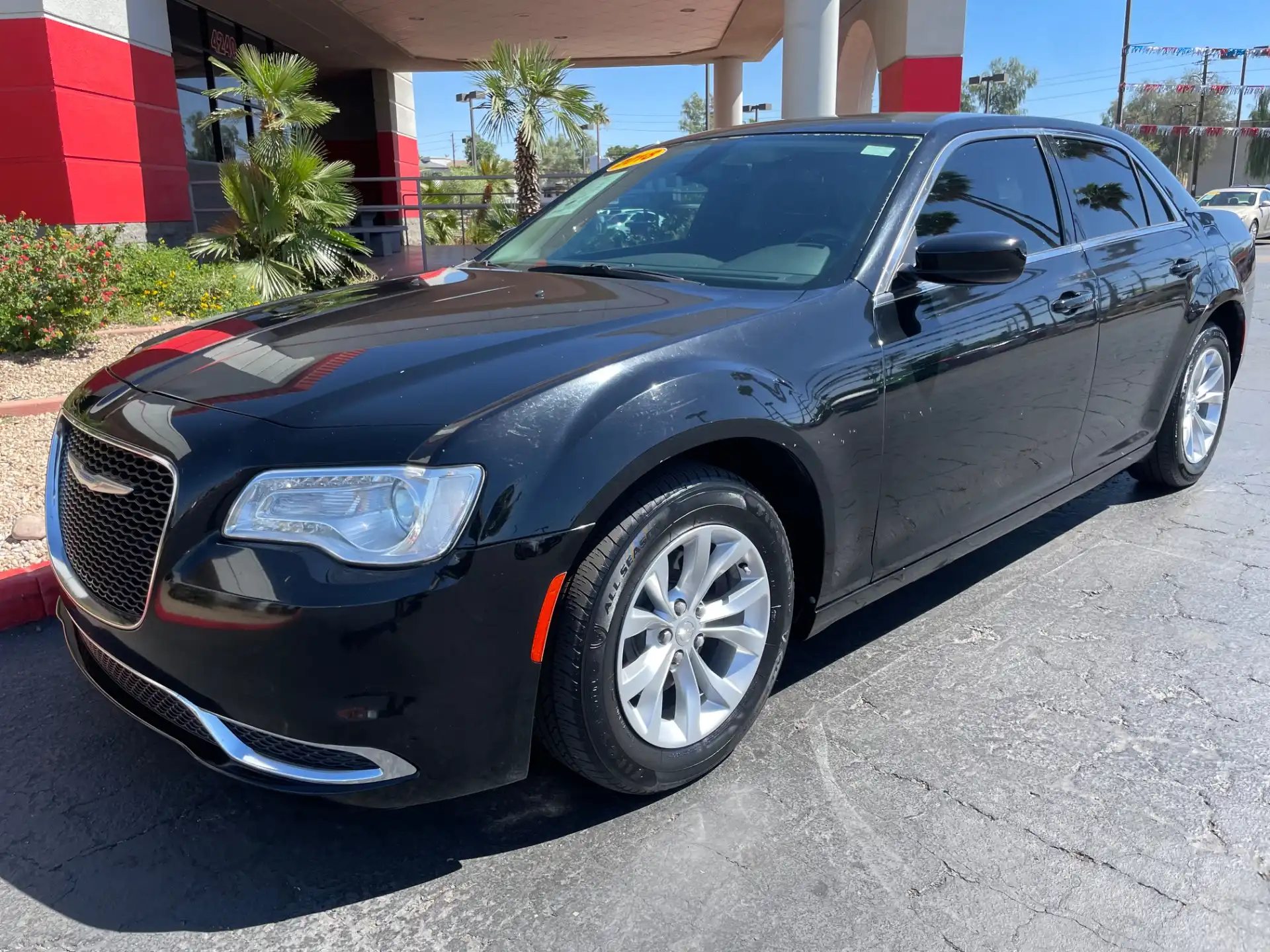 2018 Chrysler 300 Touring's photo
