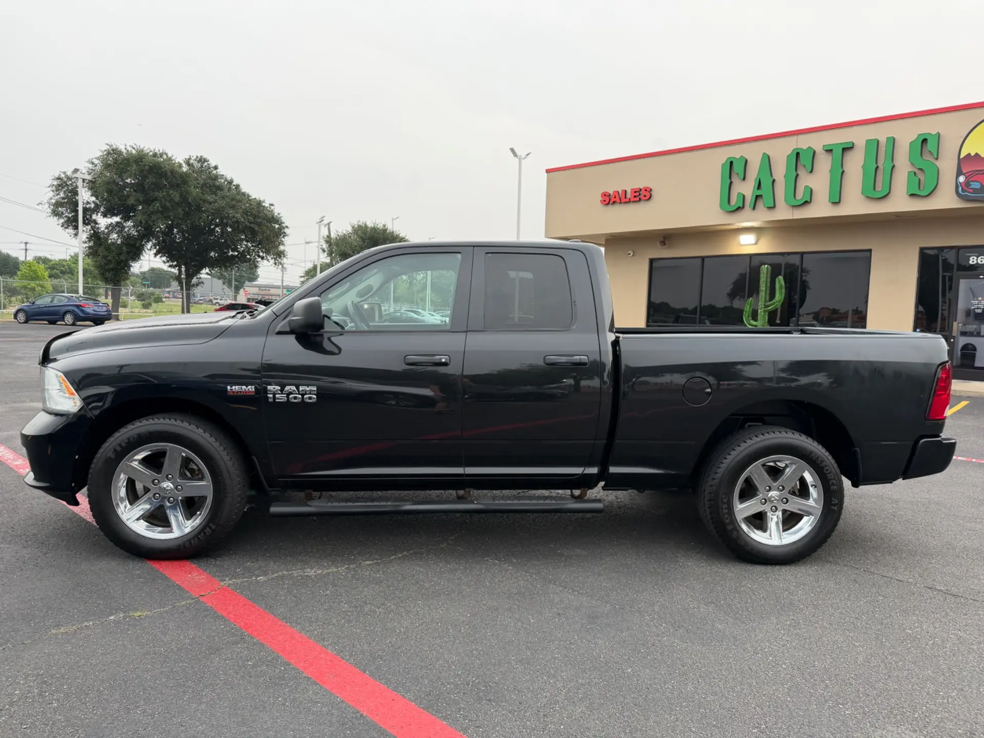 2017 RAM 1500 Express 4x4 Quad Cab 6'4 photo 3