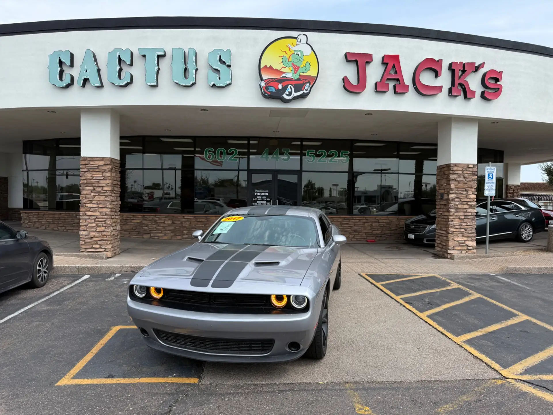 2017 Dodge Challenger SXT photo 1